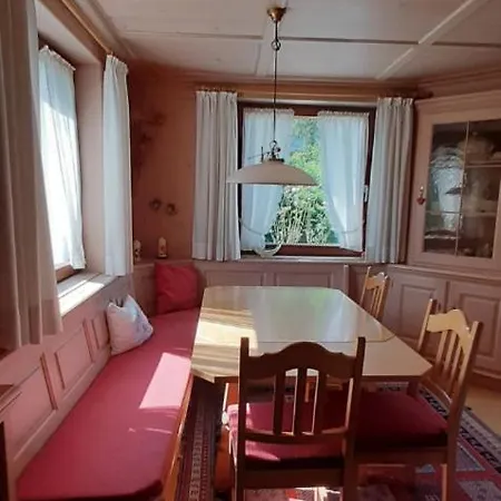 Spacious With Pool דירה *