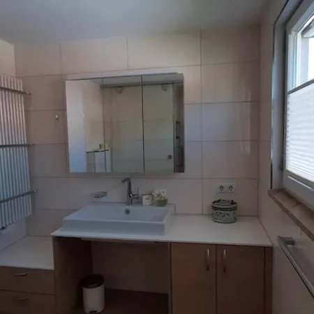 Spacious With Pool דירה